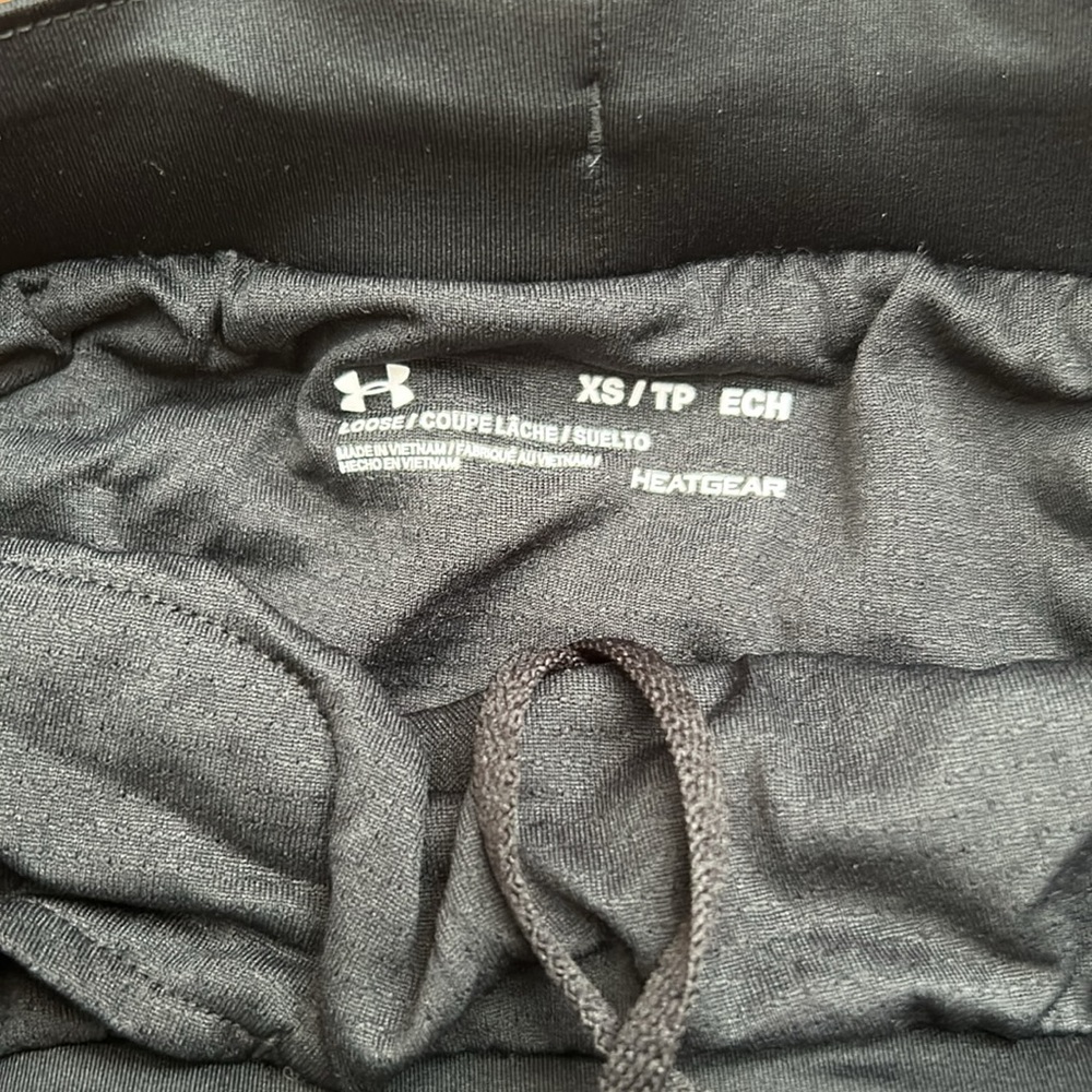 under armor - Picture 2 of 3